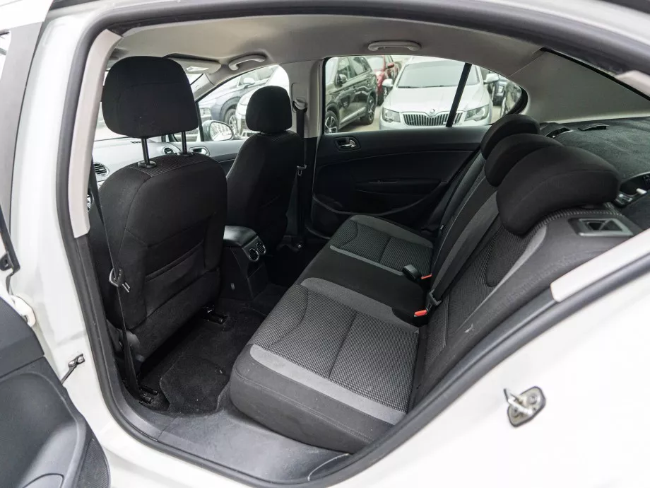 Peugeot 408 2012