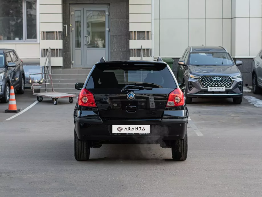 Geely MK Cross 2012