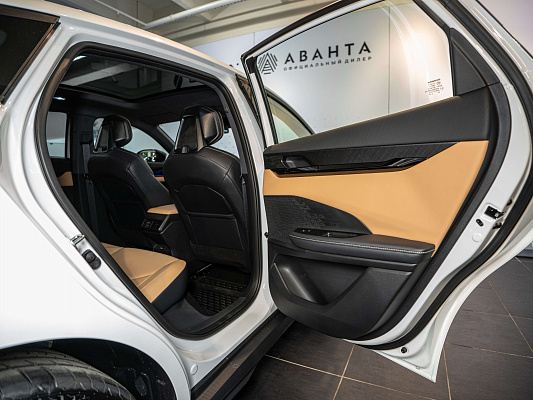 Changan UNI-V LX 1.5 AMT White 1