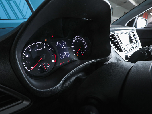 Hyundai Solaris Red